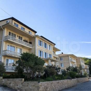 Продается 1-комнатная квартира, 130 м²