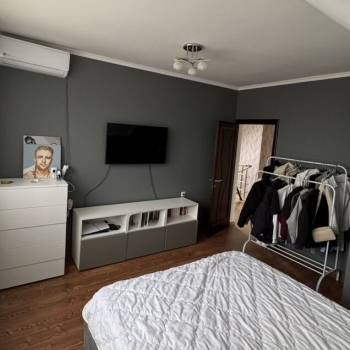 Продается Дом, 180 м²