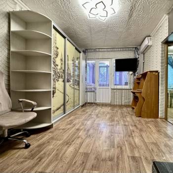 Продается 1-комнатная квартира, 32 м²