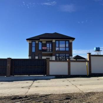 Продается Дом, 180 м²