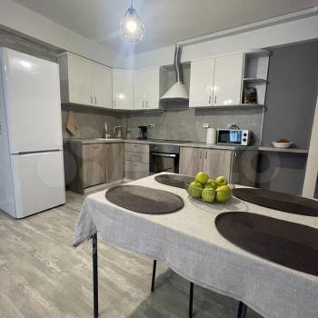 Сдается 2-х комнатная квартира, 77 м²