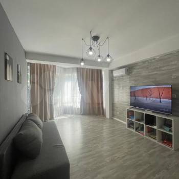 Сдается 2-х комнатная квартира, 77 м²