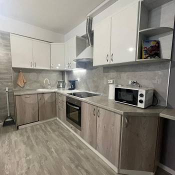 Сдается 2-х комнатная квартира, 77 м²