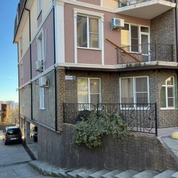 Продается 1-комнатная квартира, 42 м²