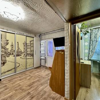 Продается 1-комнатная квартира, 32 м²