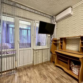 Продается 1-комнатная квартира, 32 м²