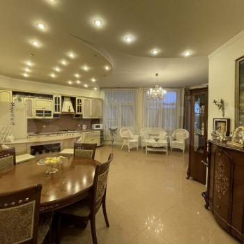 Продается Многокомнатная квартира, 147,2 м²