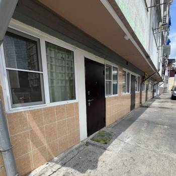 Продается 1-комнатная квартира, 175 м²