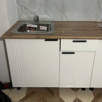 Продается 1-комнатная квартира, 175 м²