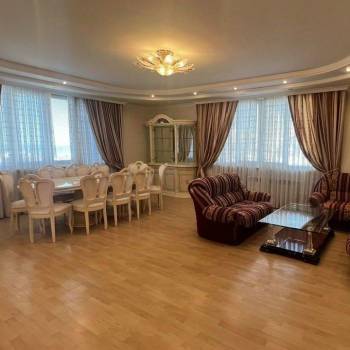 Продается 3-х комнатная квартира, 132 м²