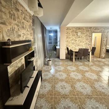 Сдается 2-х комнатная квартира, 75 м²