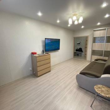 Сдается 1-комнатная квартира, 65 м²