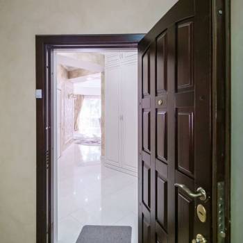 Продается 1-комнатная квартира, 104,1 м²