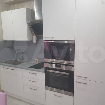 Продается 1-комнатная квартира, 32 м²