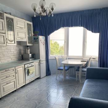 Продается Многокомнатная квартира, 100 м²