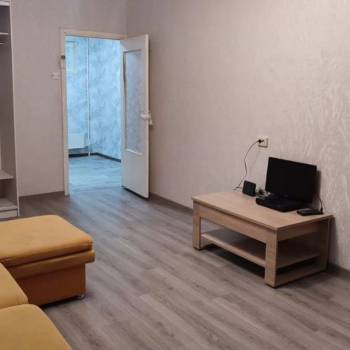 Продается 1-комнатная квартира, 48 м²