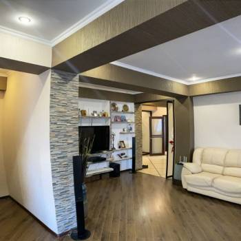 Продается Многокомнатная квартира, 160 м²