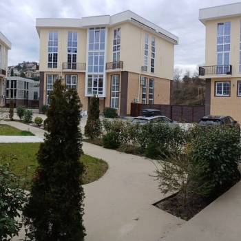 Продается 1-комнатная квартира, 235 м²