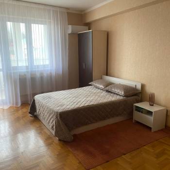 Сдается 1-комнатная квартира, 55 м²