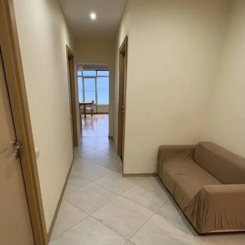 Продается 1-комнатная квартира, 66 м²