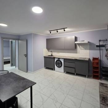 Сдается 1-комнатная квартира, 65 м²