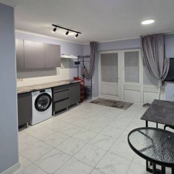 Сдается 1-комнатная квартира, 65 м²