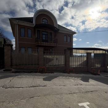 Продается Дом, 380 м²