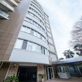 Продается 1-комнатная квартира, 104,1 м²