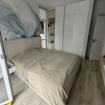 Продается 2-х комнатная квартира, 77 м²