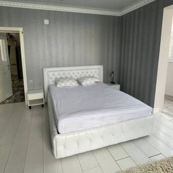 Сдается 1-комнатная квартира, 60 м²