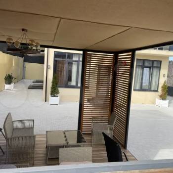 Продается 1-комнатная квартира, 108 м²