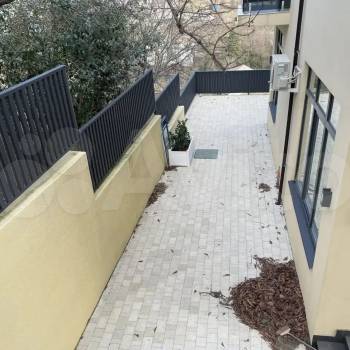 Продается 1-комнатная квартира, 108 м²