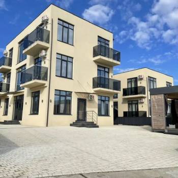 Продается 1-комнатная квартира, 108 м²