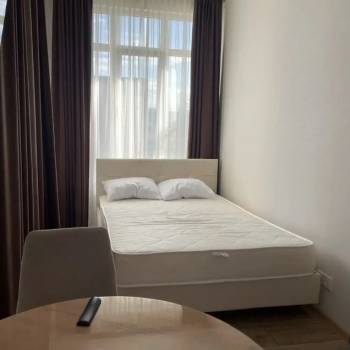 Продается 1-комнатная квартира, 108 м²