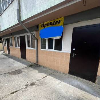 Продается 1-комнатная квартира, 175 м²