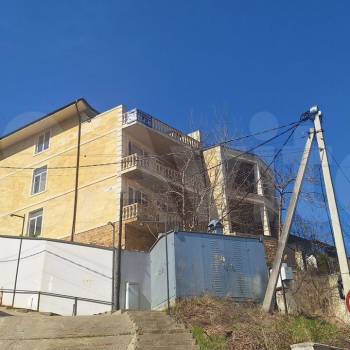 Продается 1-комнатная квартира, 109 м²