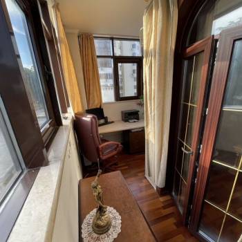 Продается 1-комнатная квартира, 69,6 м²