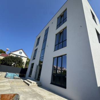 Сдается Нежилое помещение, 240 м²