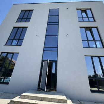 Сдается Нежилое помещение, 240 м²