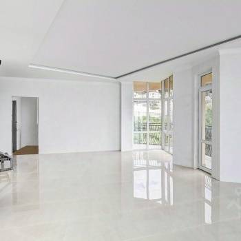 Продается 1-комнатная квартира, 180 м²