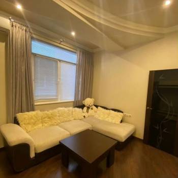 Продается 1-комнатная квартира, 37 м²