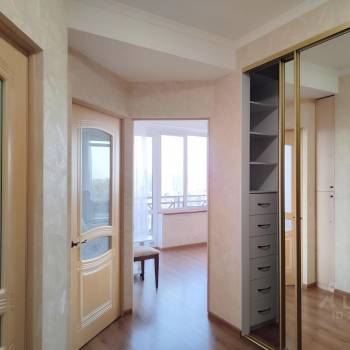 Продается 1-комнатная квартира, 42 м²