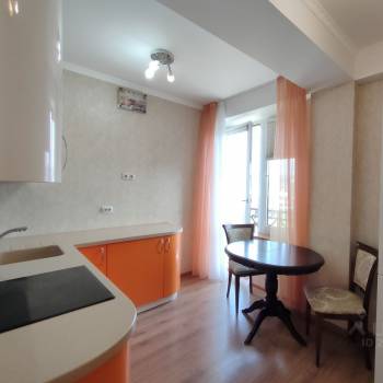 Продается 1-комнатная квартира, 42 м²