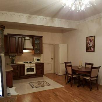 Сдается 1-комнатная квартира, 90 м²