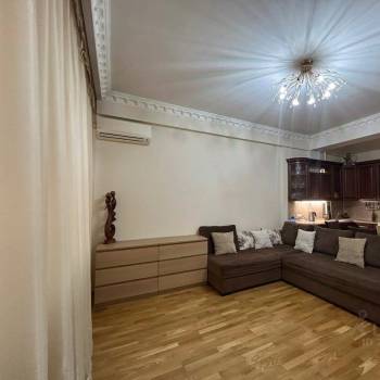 Сдается 1-комнатная квартира, 90 м²