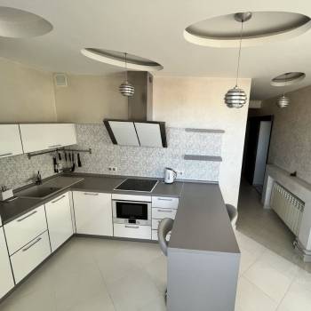Сдается 1-комнатная квартира, 52 м²
