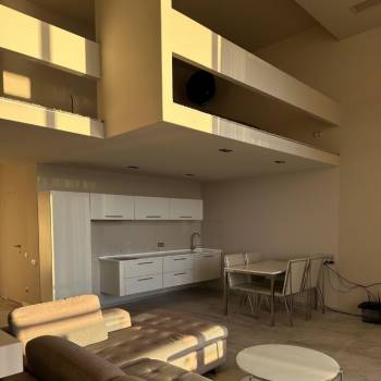 Сдается 1-комнатная квартира, 90 м²