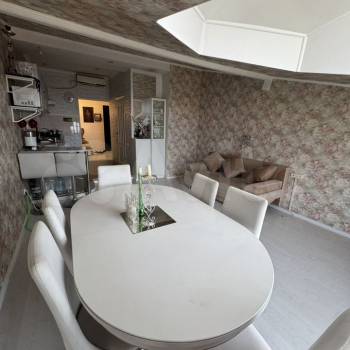 Продается Многокомнатная квартира, 80 м²