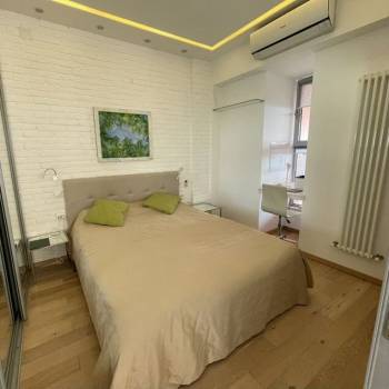 Продается 1-комнатная квартира, 120 м²