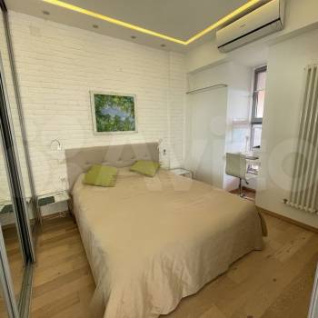 Продается 1-комнатная квартира, 120 м²